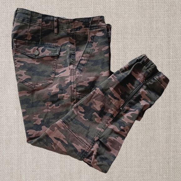 White House Black Market Green Camoflouge Utility Slim Ankle Jogger Pants Size 8 - Picture 6 of 12